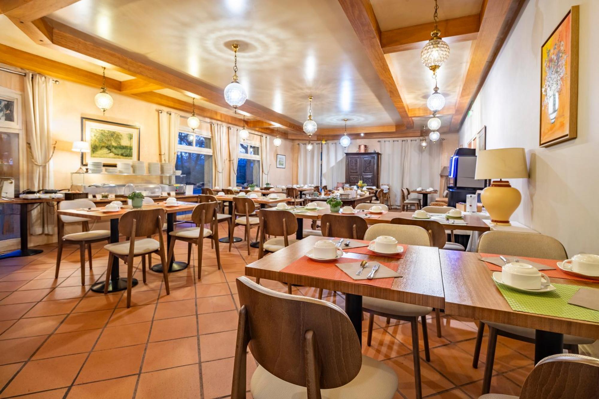 Le Relais Fleuri, Hotel Et Restaurant Logis - Avallon Sauvigny-le-Bois Exterior foto